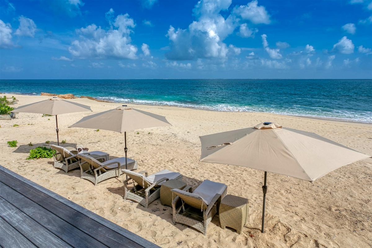 St Martin beachfront luxury villa rental - Beach chairs